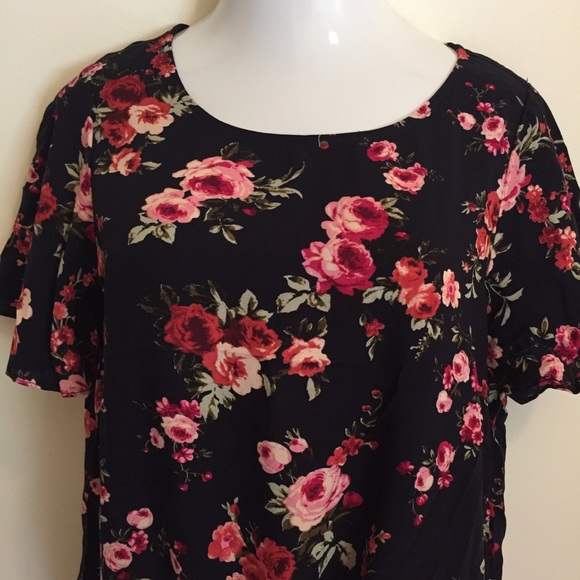 Socialite Women’s Floral Blouse Short Sleeve - Picture 2 of 5